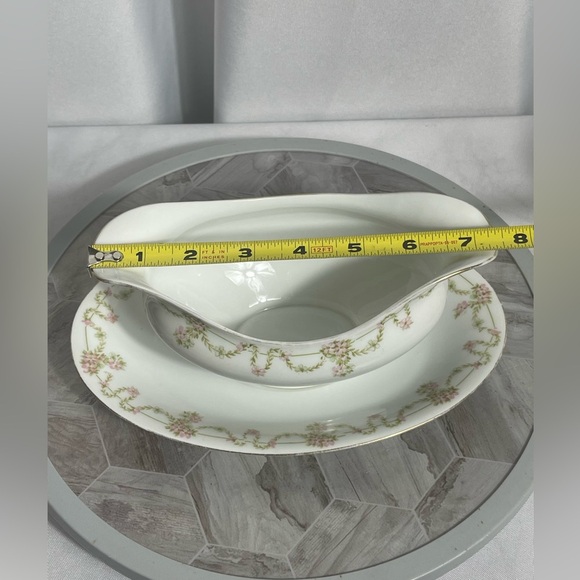 Bavaria Elegant White Delicate Pink Floral Green Garland Gravy Boat with Saucer - Picture 7 of 11